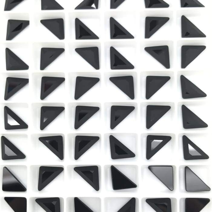 2740 Swarovski Triangle Gamma Jet - OceanNailSupply