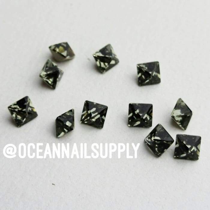 4418 Swarovski Pointed Pyramid Fancy Collection - OceanNailSupply