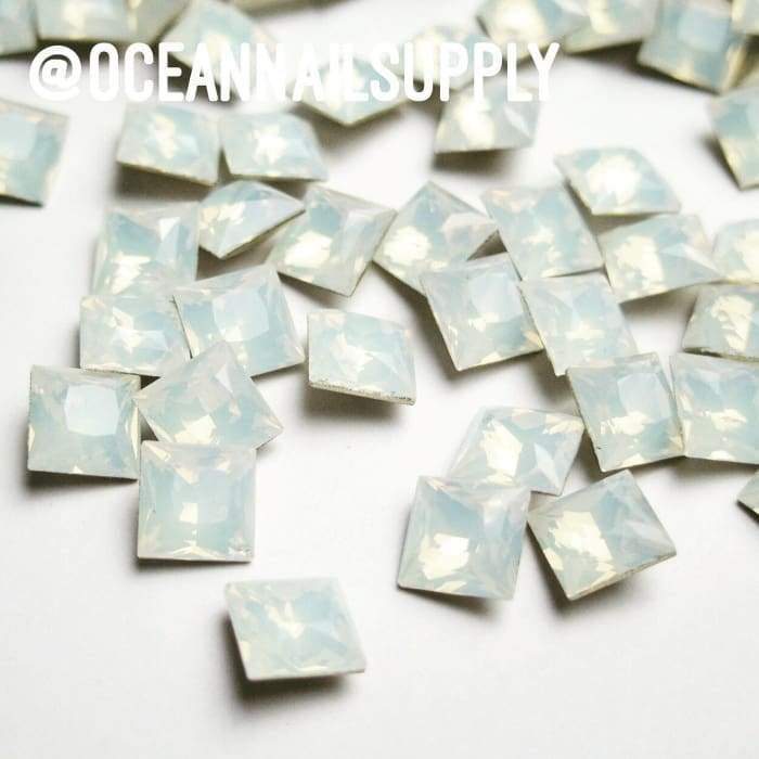 4447 Swarovski Pointed Square Flatback Silver Night - OceanNailSupply